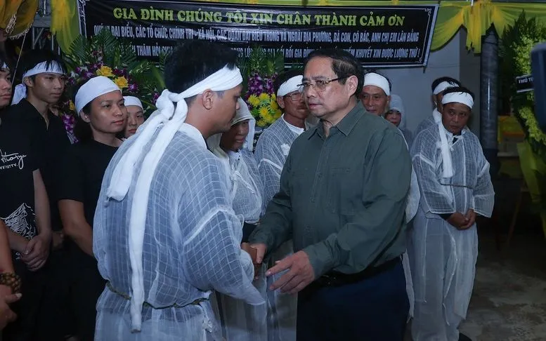 CẬP NHẬT: Bão số 10 và mưa lũ khiến hơn 40 người chết và mất tích - Ảnh 1.