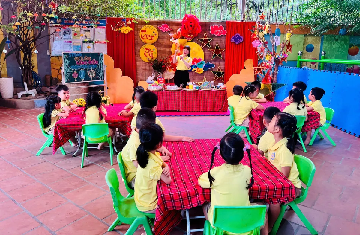 Thử l&agrave;m lồng đ&egrave;n cho trẻ em từ vật dụng quen thuộc- Ảnh 1.