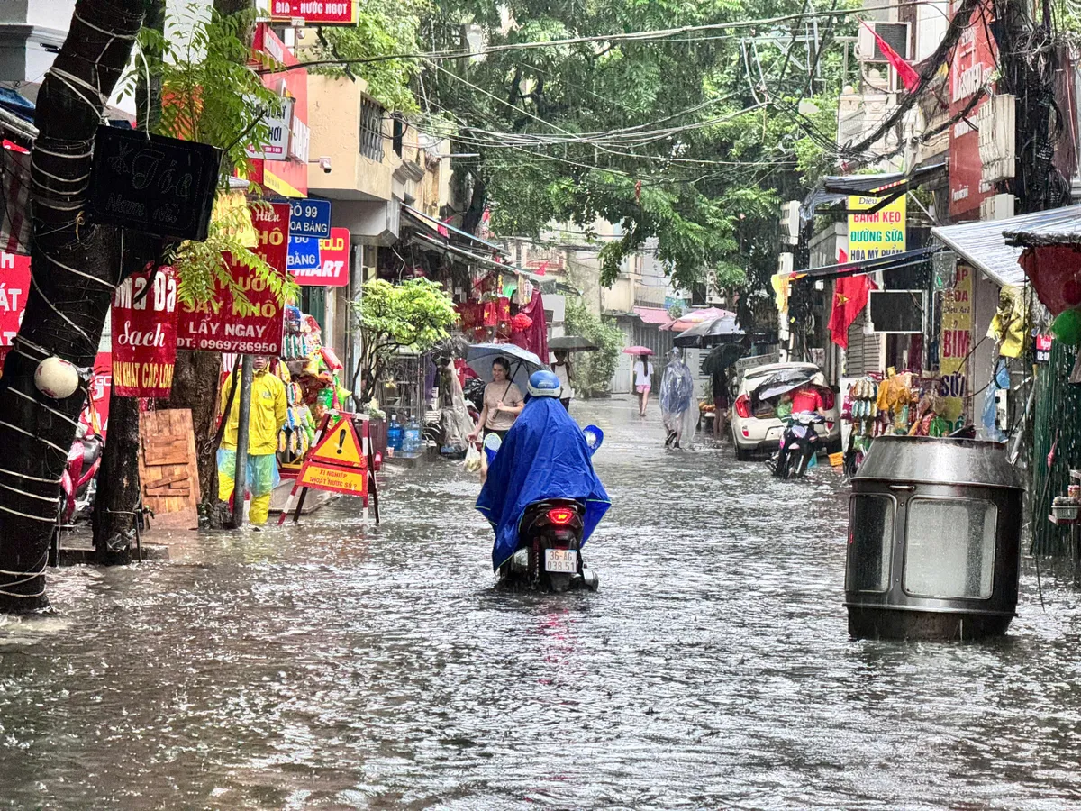 CSGT chủ động ứng phó, bảo đảm giao thông trong mưa bão - Ảnh 5.