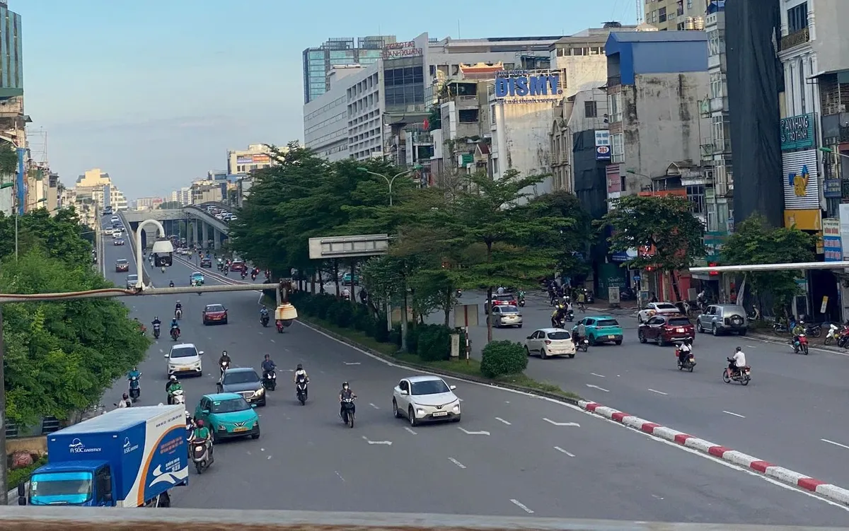 Khu vực Ngã Tư Sở giao thông thông thoáng chiều 1/10.  Khu vực Ngã Tư Sở giao thông thông thoáng chiều 1/10.