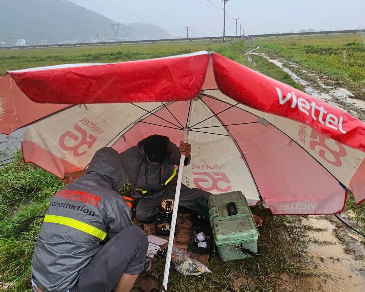 Viettel ứng cứu thành công tín hiệu viễn thông tại các xã chịu ảnh hưởng của bão Bualoi - Ảnh 1.