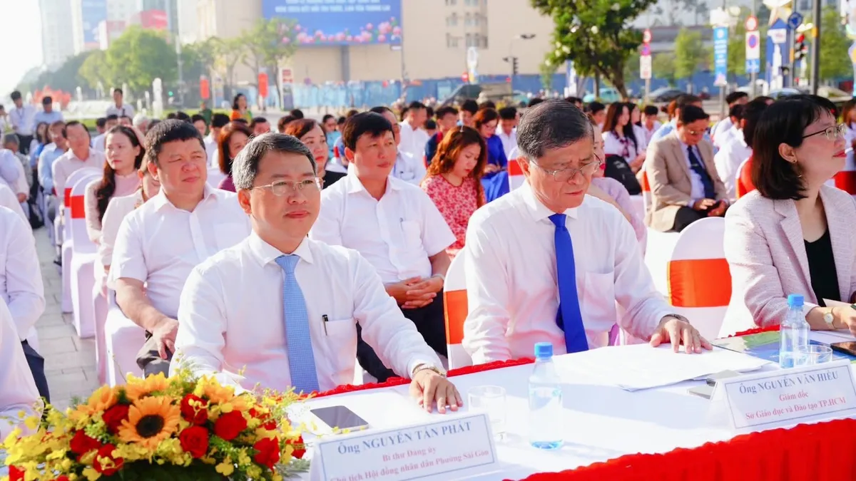 Tuần lễ hưởng ứng học tập suốt đời 2025: Học để làm chủ tri thức- Ảnh 1. Tuần lễ hưởng ứng học tập suốt đời 2025: Học để làm chủ tri thức- Ảnh 1.
