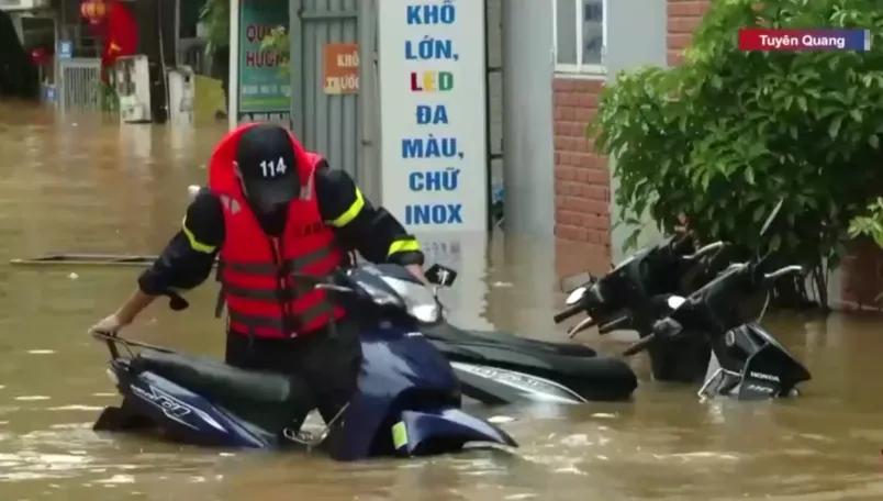 Sông Lô vượt mốc lũ lịch sử 1969, nhiều khu vực ở Tuyên Quang ngập sâu  - Ảnh 1.