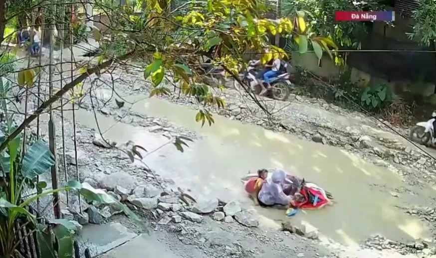 Quốc lộ 14D xuống cấp nghiêm trọng- Ảnh 1. Quốc lộ 14D xuống cấp nghiêm trọng- Ảnh 1.