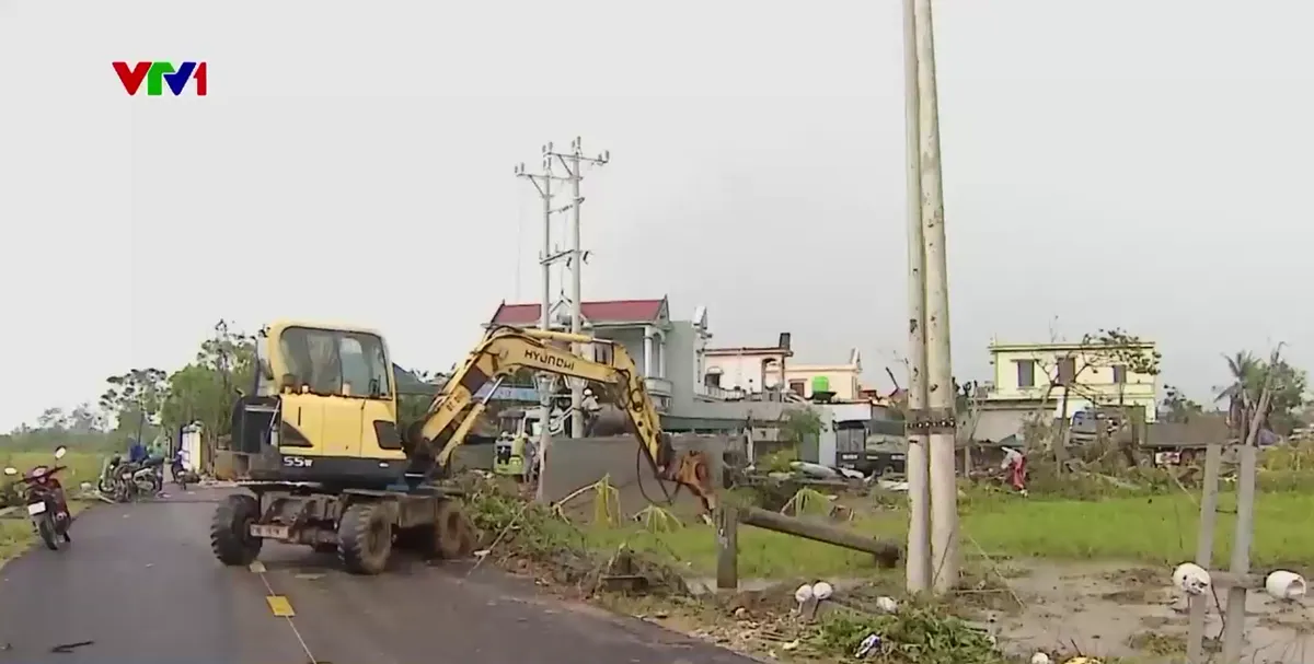Thanh Hóa tập trung khắc phục thiệt hại sau bão số 10 - Ảnh 4.