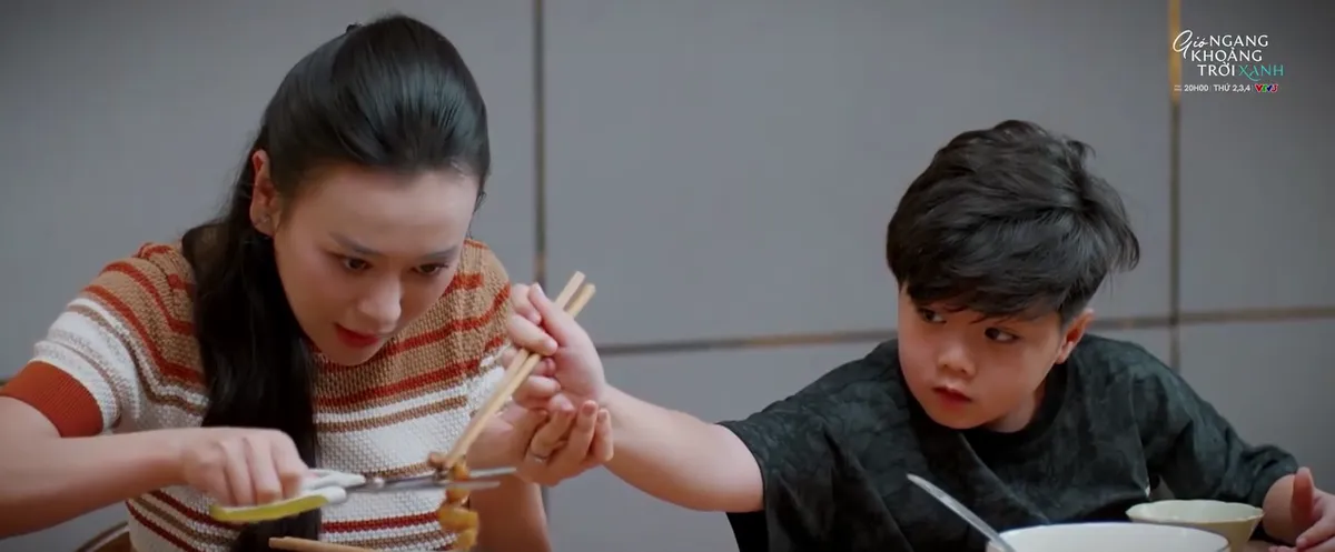 Gió ngang khoảng trời xanh - Tập 24: Tặng dây chuyền hơn 100 triệu, 'tổng tài' qua đêm ở phòng trọ của Ngân - Ảnh 15.