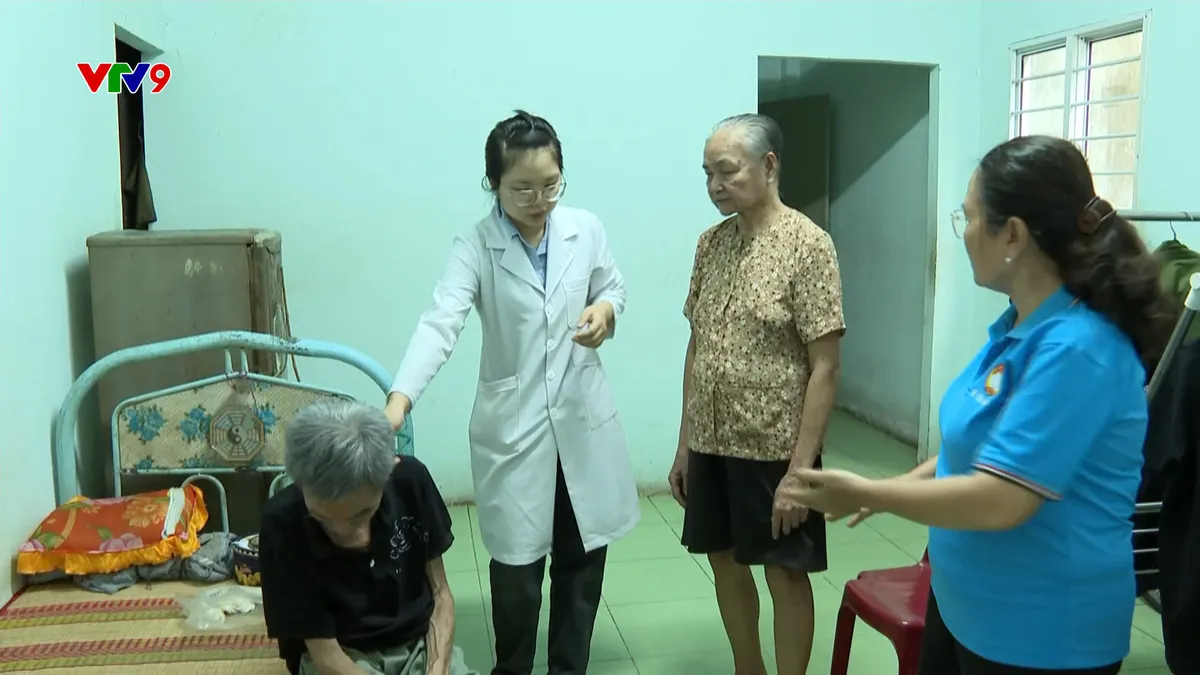 0110-PNHN-NGUOI CAO TUOI.jpg