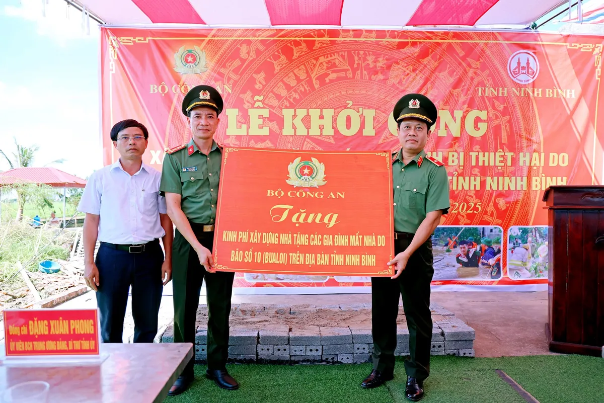 Chung tay giúp đỡ người dân Ninh Bình vượt qua mất mát sau thiên tai - Ảnh 4.