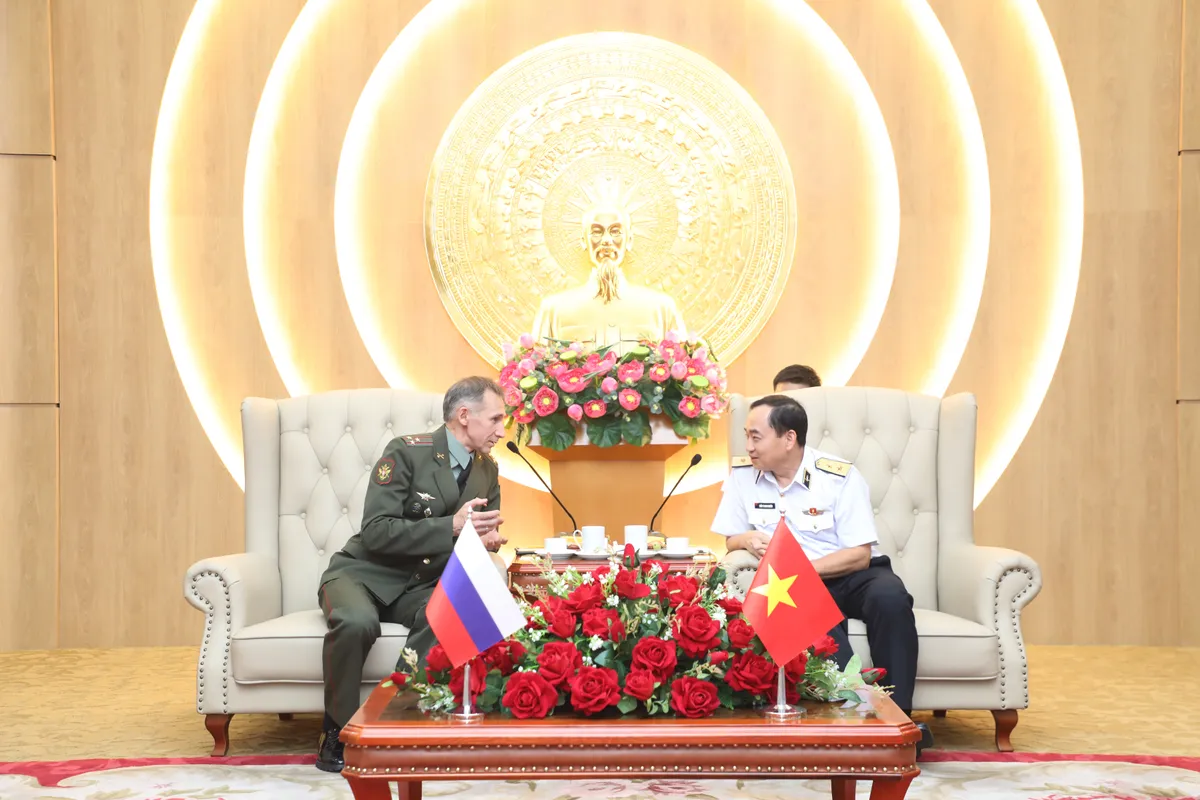 Tư lệnh Hải quân Việt Nam tiếp Tùy viên quốc phòng Liên bang Nga - Ảnh 1.