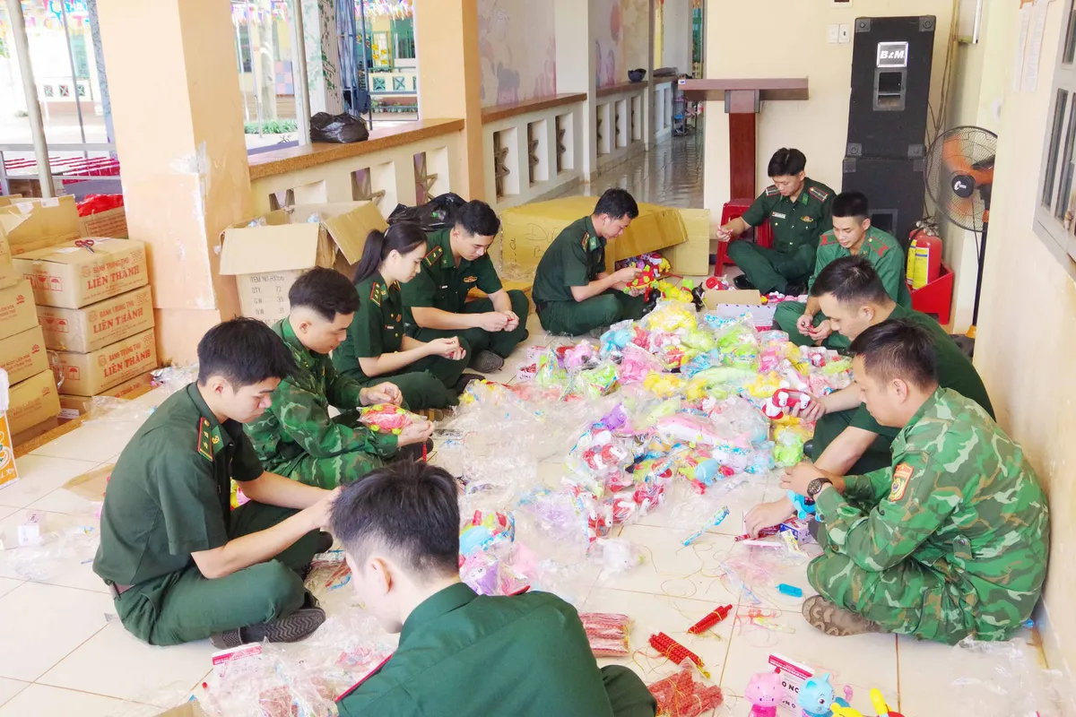 “Đêm hội trăng rằm” ấm áp nơi biên giới Lâm Đồng- Ảnh 7.