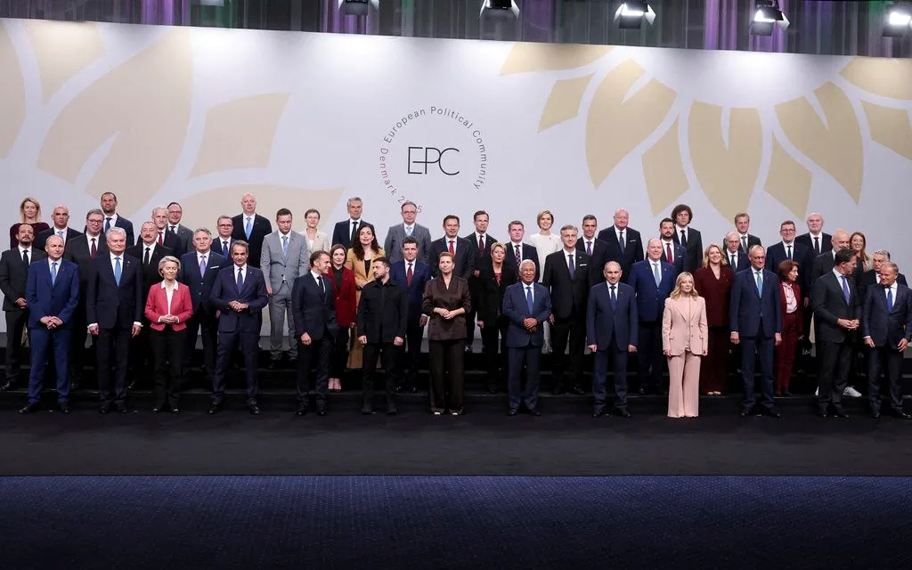 Các lãnh đạo châu Âu, Tổng thống Ukraine Zelensky tại hội nghị thượng đỉnh không chính thức của EU ở Copenhagen, ngày 2/10 (Ảnh: AP) Các lãnh đạo châu Âu, Tổng thống Ukraine Zelensky tại hội nghị thượng đỉnh không chính thức của EU ở Copenhagen, ngày 2/10 (Ảnh: AP)