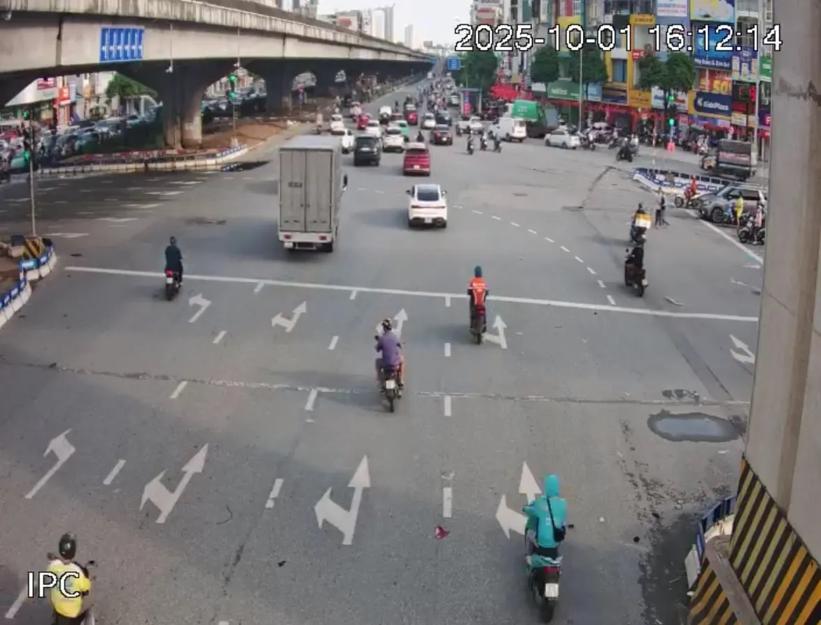Giao thông Hà Nội cơ bản trở lại ổn định sau ngập úng- Ảnh 1. Giao thông Hà Nội cơ bản trở lại ổn định sau ngập úng- Ảnh 1.