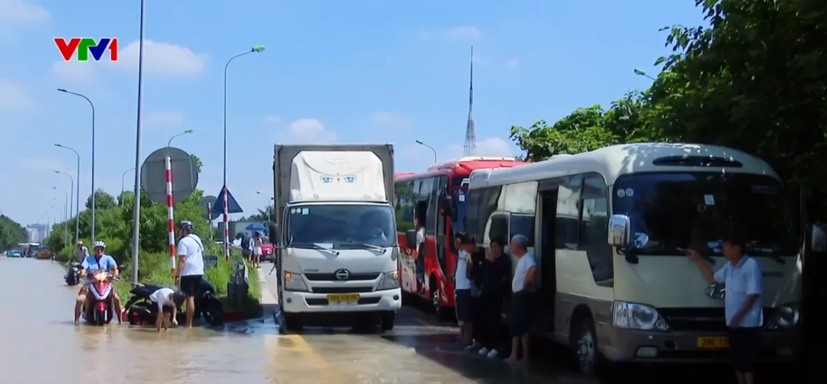 Hà Nội vẫn còn 8 điểm bị ngập sâu- Ảnh 1.