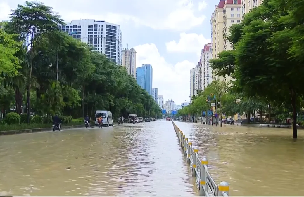 Hà Nội vẫn còn 8 điểm bị ngập sâu- Ảnh 3. Hà Nội vẫn còn 8 điểm bị ngập sâu- Ảnh 3.