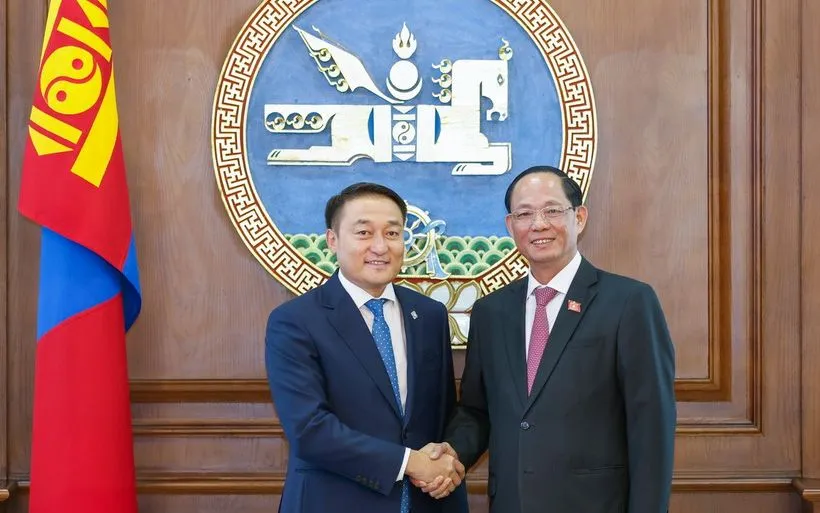 Phó Chủ tịch Quốc hội Trần Quang Phương và Chủ tịch Quốc hội Mông Cổ Dashzegve Amarbayasgalan. (Ảnh: TTXVN) Phó Chủ tịch Quốc hội Trần Quang Phương và Chủ tịch Quốc hội Mông Cổ Dashzegve Amarbayasgalan. (Ảnh: TTXVN)