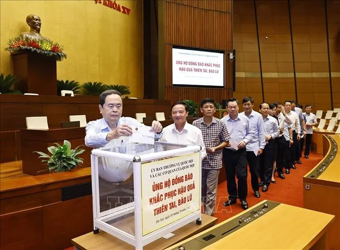 Ủy ban Thường vụ Quốc hội ủng hộ đồng bào khắc phục hậu quả thiên tai- Ảnh 1. Ủy ban Thường vụ Quốc hội ủng hộ đồng bào khắc phục hậu quả thiên tai- Ảnh 1.