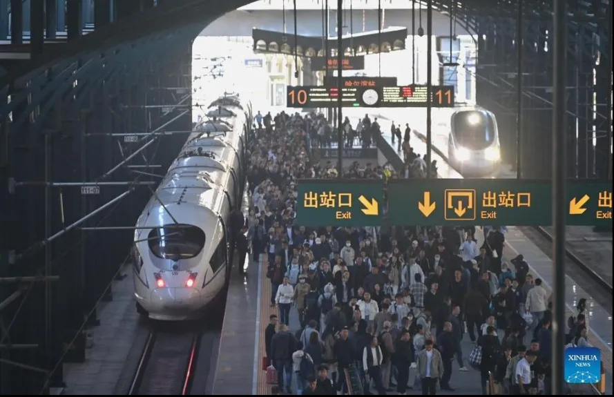 Trung Quốc: Kỷ lục vận chuyển bằng đường sắt trong kỳ nghỉ Quốc khánh - Trung thu - Ảnh 1.