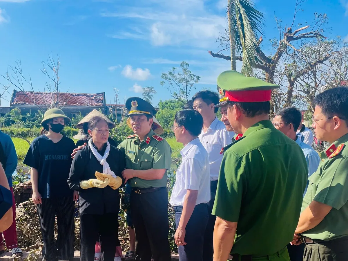Chung tay giúp đỡ người dân Ninh Bình vượt qua mất mát sau thiên tai - Ảnh 7.