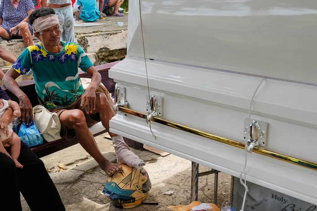 Động đất ở Philippines: Kết thúc hoạt động cứu hộ, ưu tiên hỗ trợ người di dời- Ảnh 3. Động đất ở Philippines: Kết thúc hoạt động cứu hộ, ưu tiên hỗ trợ người di dời- Ảnh 3.