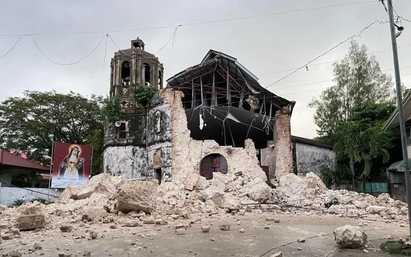 Đền thờ Tổng giáo phận Santa Rosa de Lima ở Daanbantayan, Cebu bị hư hại bởi trận động đất mạnh 6,9 hôm 30/9/2025 (Ảnh: Facebook) Đền thờ Tổng giáo phận Santa Rosa de Lima ở Daanbantayan, Cebu bị hư hại bởi trận động đất mạnh 6,9 hôm 30/9/2025 (Ảnh: Facebook)