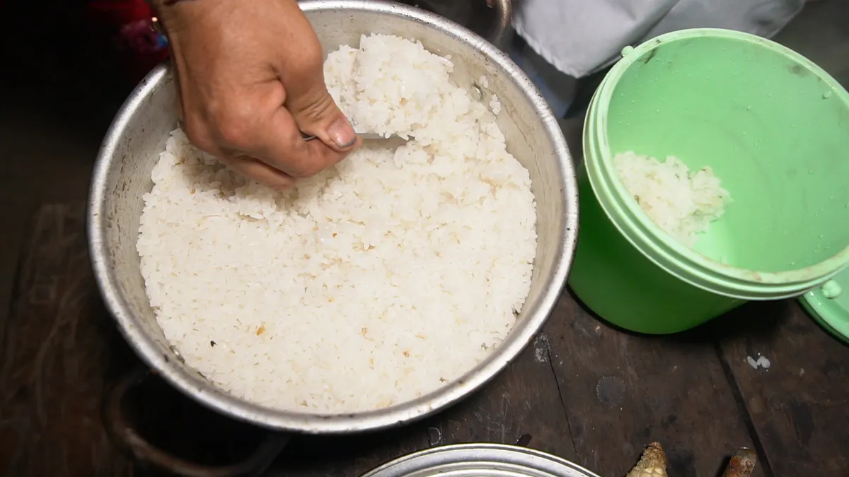 Gian bếp tạm nơi vùng cao và những bữa cơm chan chứa yêu thương- Ảnh 7.
