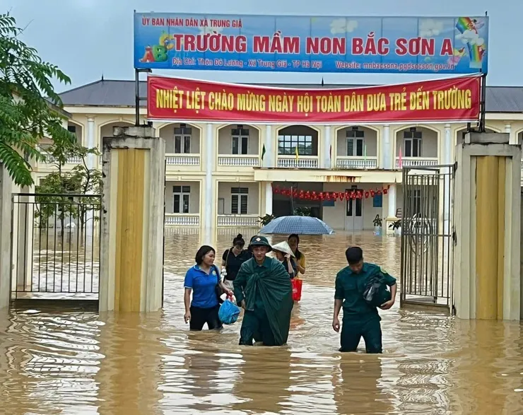 Hà Nội giám sát công tác phòng chống dịch bệnh khu vực ngập lụt- Ảnh 1. Hà Nội giám sát công tác phòng chống dịch bệnh khu vực ngập lụt- Ảnh 1.