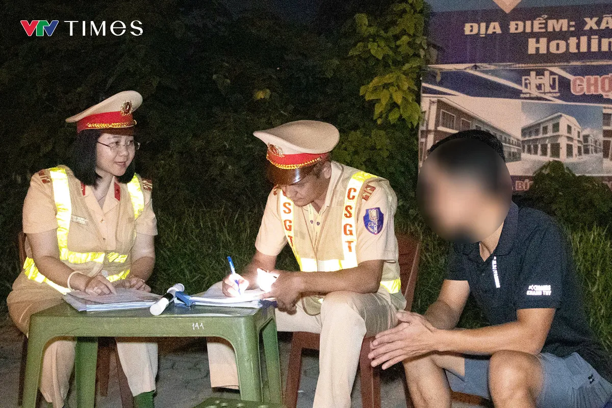 Hà Nội: CSGT tăng cường kiểm tra, xử lý xe chở quá tải trong đêm - Ảnh 6.