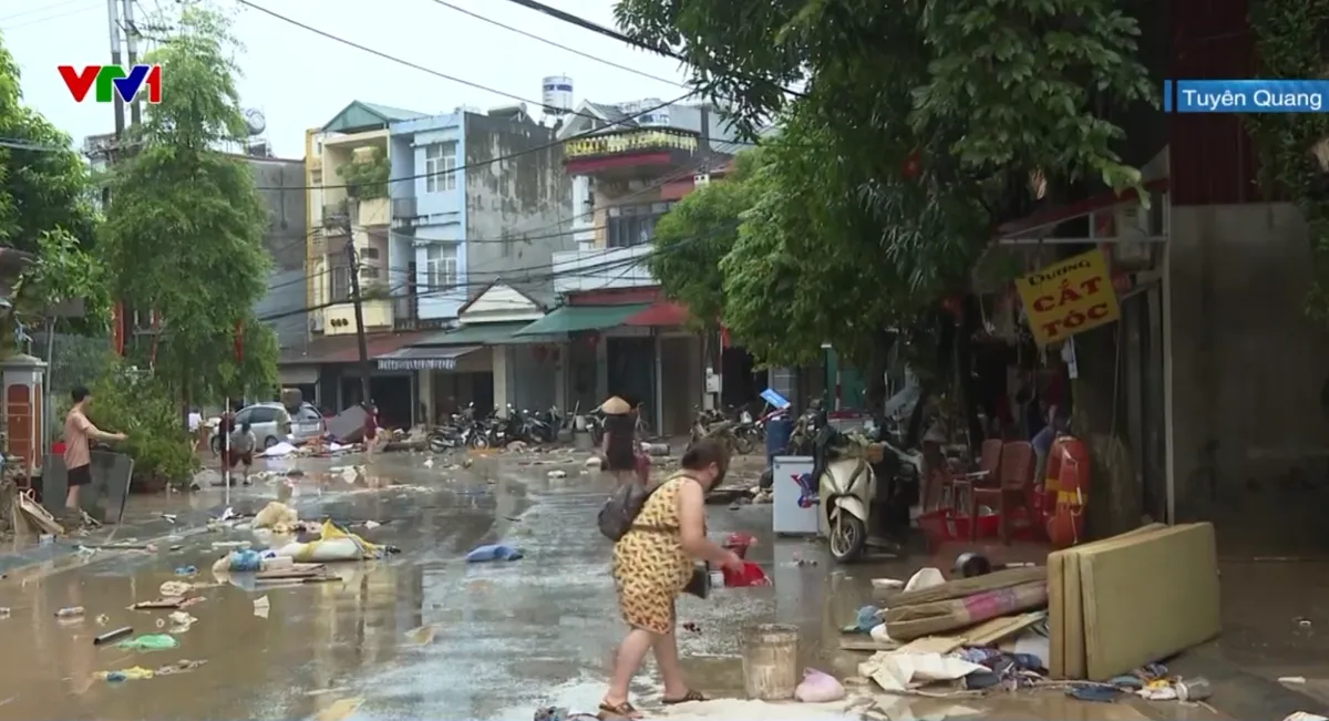 Các địa phương gấp rút khắc phục hậu quả bão số 10- Ảnh 3. Các địa phương gấp rút khắc phục hậu quả bão số 10- Ảnh 3.