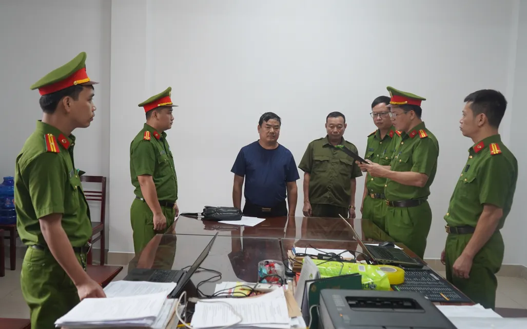  Cơ quan Cảnh sát điều tra thực hiện Lệnh bắt bị can để tạm giam đối với Nguyễn Văn Trình.