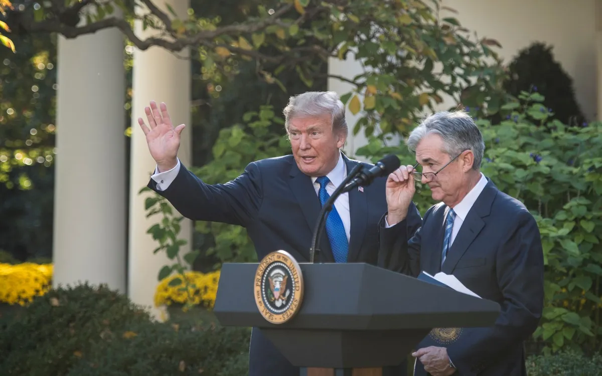 Tổng thống Trump liên tục gây sức ép lên Chủ tịch Powell để Fed hạ lãi suất - (Ảnh: Getty Images) Tổng thống Trump liên tục gây sức ép lên Chủ tịch Powell để Fed hạ lãi suất - (Ảnh: Getty Images)