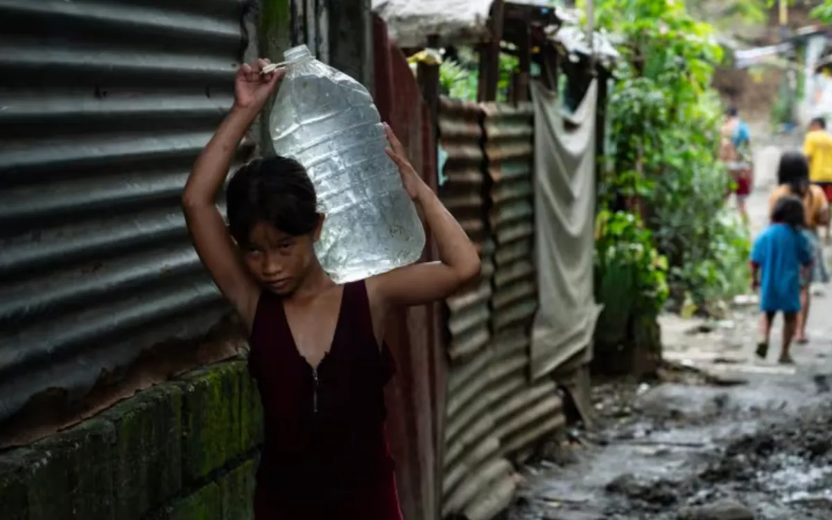 Nhiều trẻ em tại Philippines bỏ học, thậm chí dính vào tệ nạn xã hội do thiếu sự chăm sóc của cha mẹ là những lao động di cư (Ảnh: CNA) Nhiều trẻ em tại Philippines bỏ học, thậm chí dính vào tệ nạn xã hội do thiếu sự chăm sóc của cha mẹ là những lao động di cư (Ảnh: CNA)
