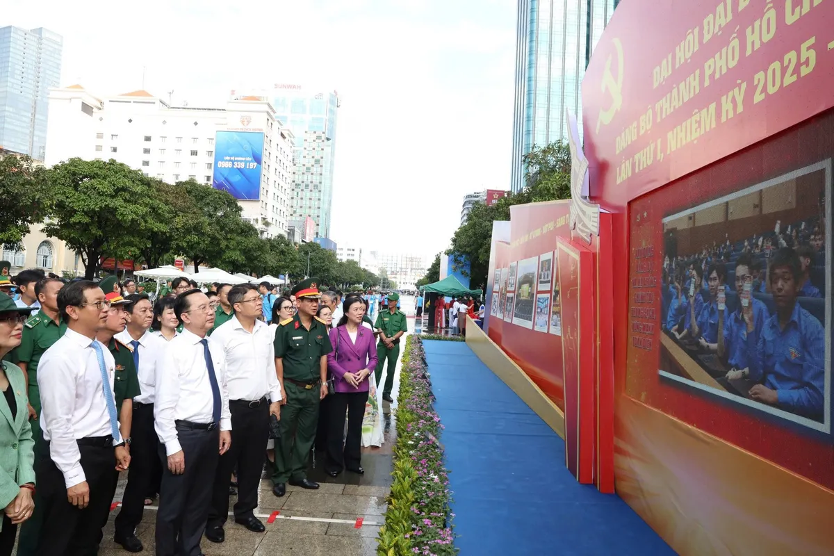 Nhìn lại những dấu ấn quan trọng của Đảng bộ TP Hồ Chí Minh nhiệm kỳ 2020-2025 qua ảnh - Ảnh 1.
