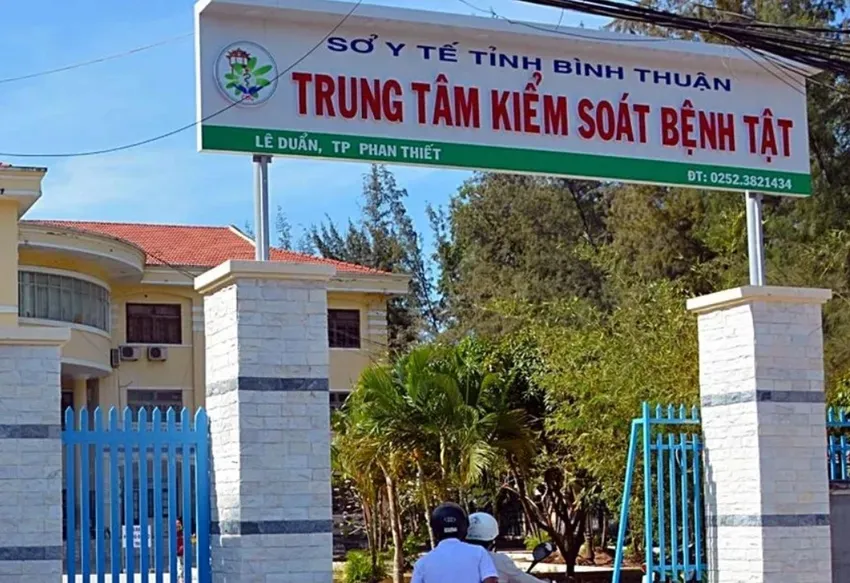 Bắt cựu Giám đốc Trung tâm Kiểm soát bệnh tật Bình Thuận - Ảnh 1.