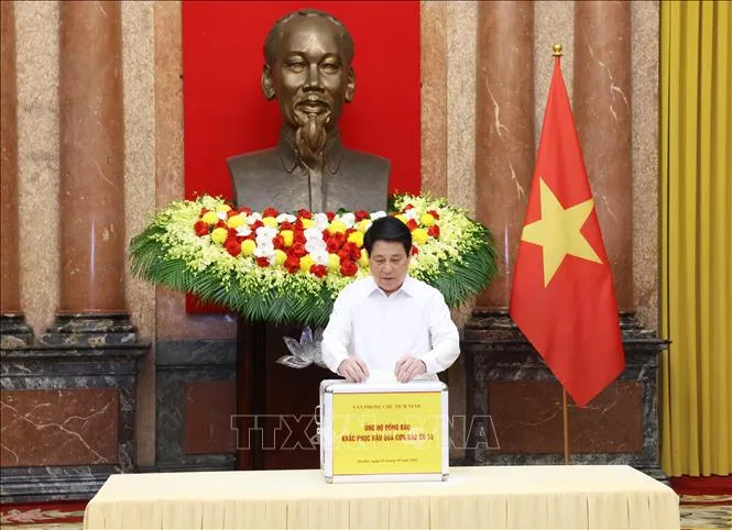 Văn phòng Chủ tịch nước quyên góp, ủng hộ đồng bào khắc phục hậu quả cơn bão số 10 - Ảnh 1.