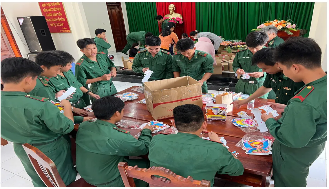 TP Hồ Chí Minh: Hơn 2.000 phần quà Trung thu đến với trẻ em vùng biên giới biển- Ảnh 1. TP Hồ Chí Minh: Hơn 2.000 phần quà Trung thu đến với trẻ em vùng biên giới biển- Ảnh 1.