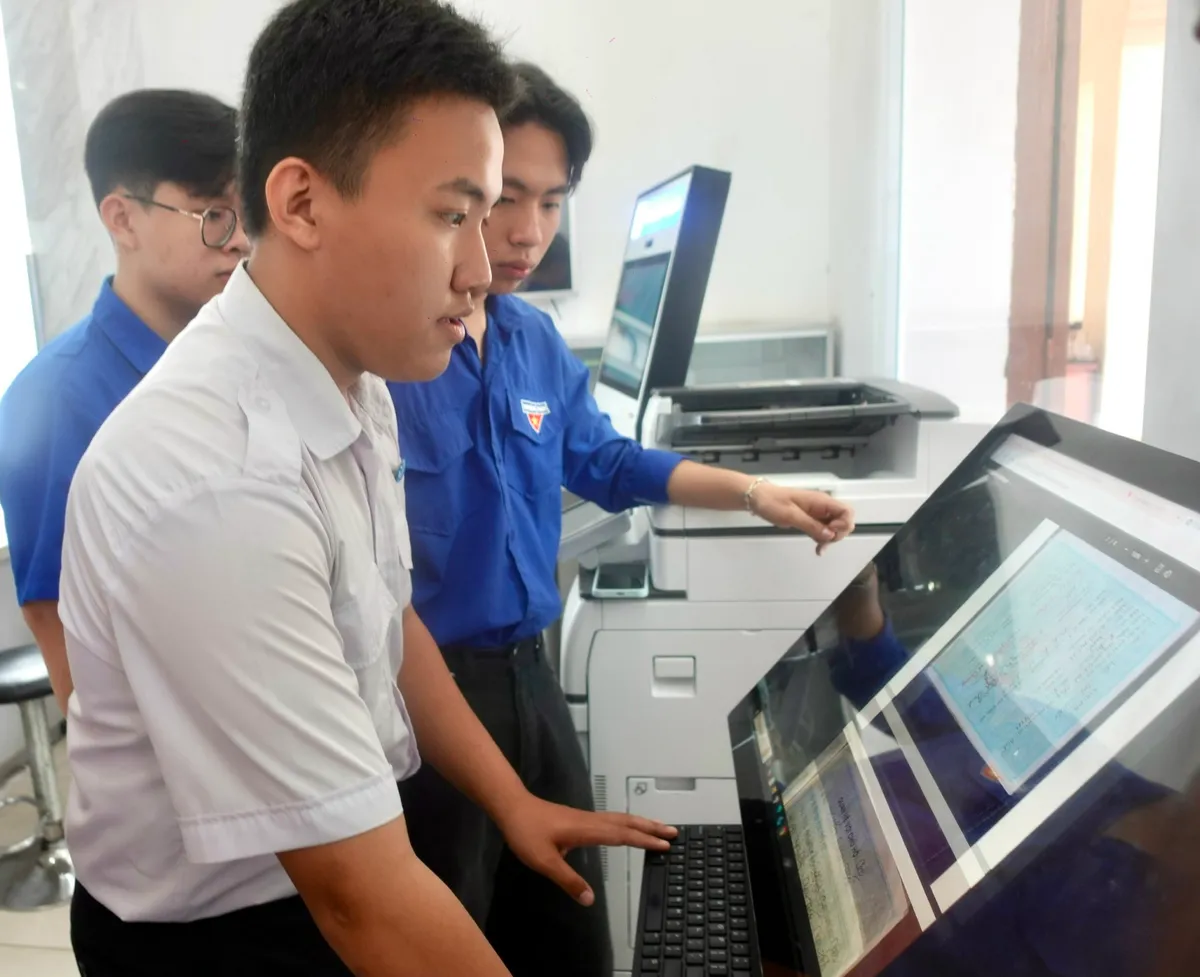 Sinh viên TP Hồ Chí Minh tham gia xây dựng chính quyền địa phương hai cấp - Ảnh 5.