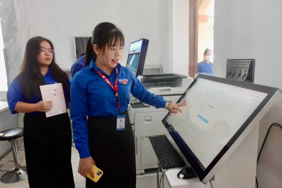 Sinh viên TP Hồ Chí Minh tham gia xây dựng chính quyền địa phương hai cấp - Ảnh 7.