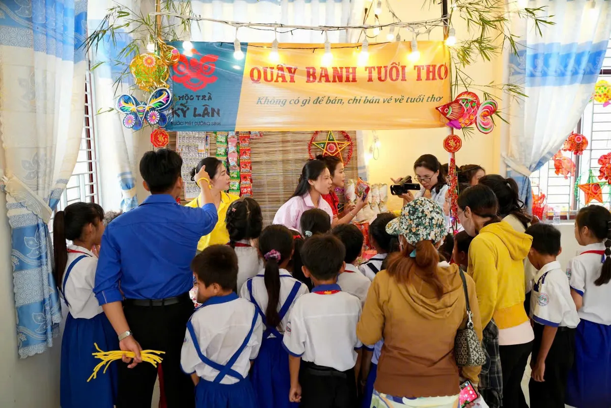 Chương trình Trung thu ý nghĩa cho trẻ em có hoàn cảnh khó khăn nơi đất Mũi - Ảnh 2.