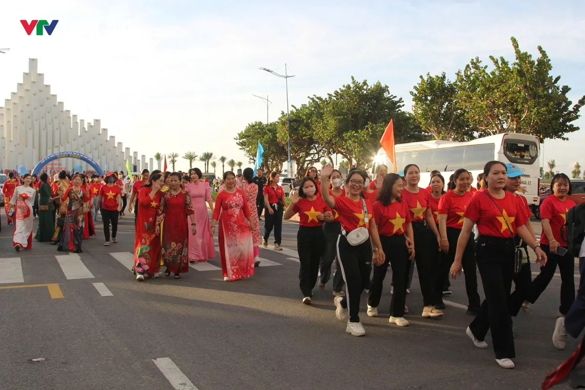 Nhiều hoạt động văn hoá, thể thao sôi nổi tại Lễ hội Nghinh Ông Thắng Tam- Ảnh 2. Nhiều hoạt động văn hoá, thể thao sôi nổi tại Lễ hội Nghinh Ông Thắng Tam- Ảnh 2.