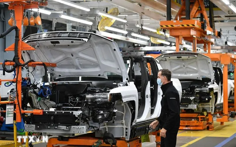 Dây chuyền sản xuất ôtô tại nhà máy của General Motors ở Detroit, Michigan (Mỹ). (Ảnh: AFP/TTXVN) Dây chuyền sản xuất ôtô tại nhà máy của General Motors ở Detroit, Michigan (Mỹ). (Ảnh: AFP/TTXVN)