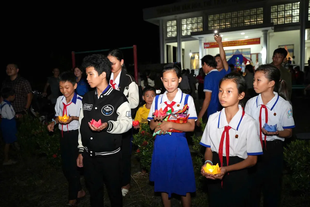 Chương trình Trung thu ý nghĩa cho trẻ em có hoàn cảnh khó khăn nơi đất Mũi - Ảnh 3.