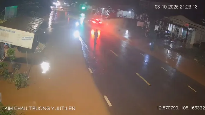 Đắk Lắk: Chủ tịch UBND xã bị tai nạn tử vong khi làm nhiệm vụ phòng, chống lũ lụt- Ảnh 1. Đắk Lắk: Chủ tịch UBND xã bị tai nạn tử vong khi làm nhiệm vụ phòng, chống lũ lụt- Ảnh 1.