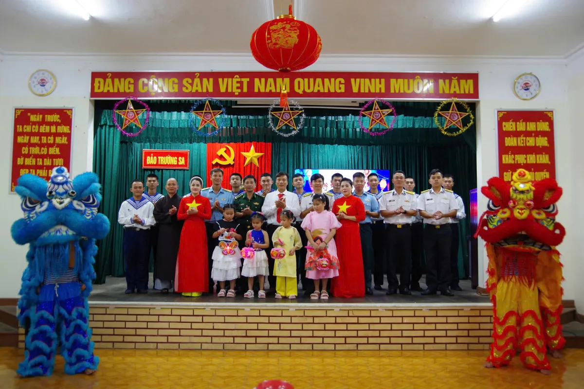 Trung thu ấm áp trên Đặc khu Trường Sa - Ảnh 6.