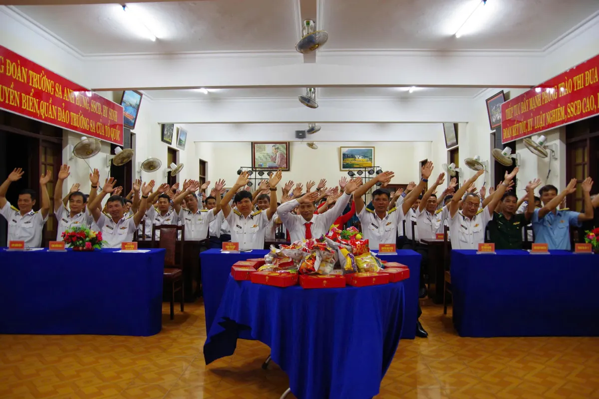 Trung thu ấm áp trên Đặc khu Trường Sa - Ảnh 4.