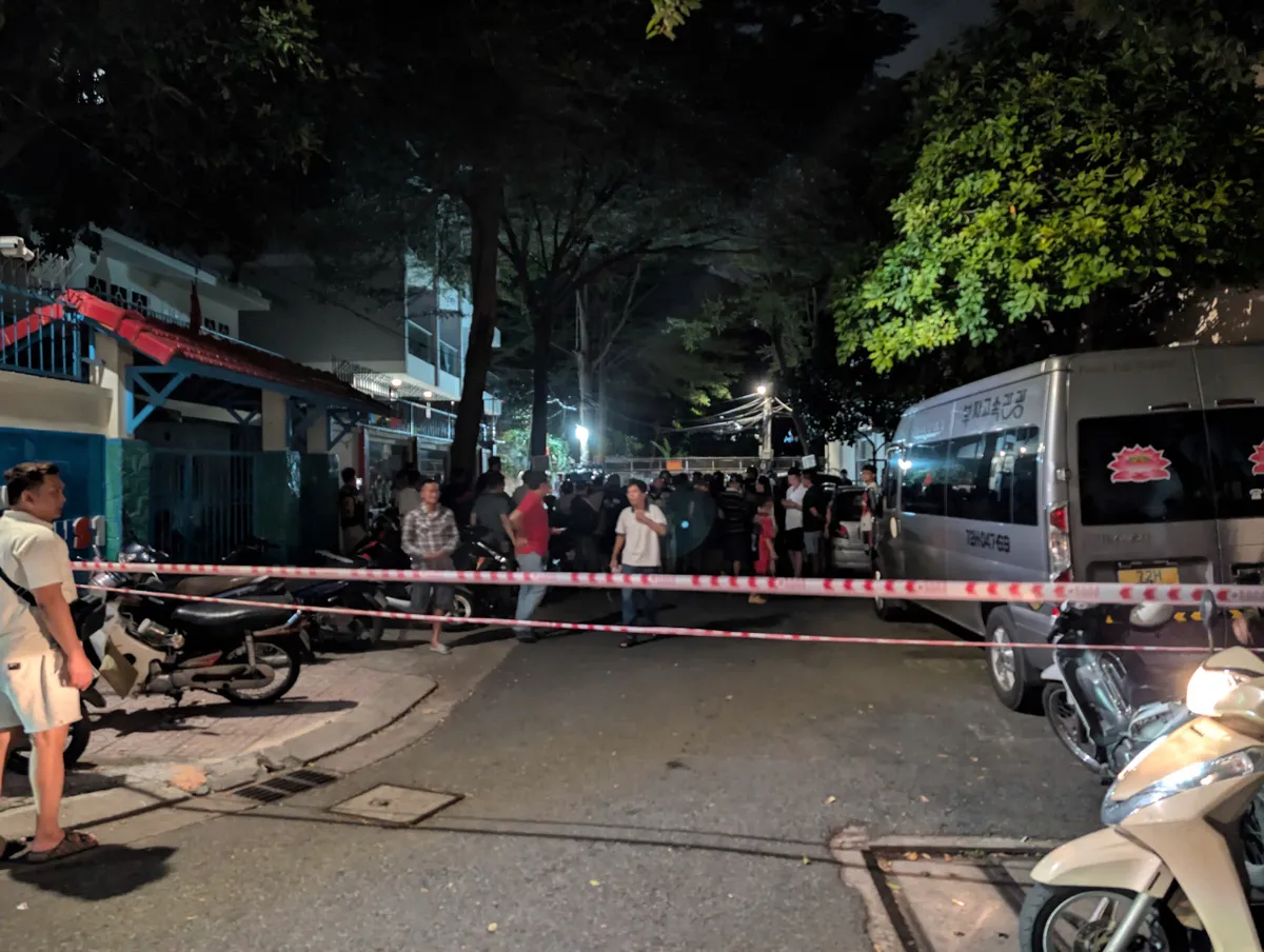 TP Hồ Chí Minh: Điều tra làm rõ vụ cô gái bị đâm tử vong trên vỉa hè- Ảnh 1. TP Hồ Chí Minh: Điều tra làm rõ vụ cô gái bị đâm tử vong trên vỉa hè- Ảnh 1.