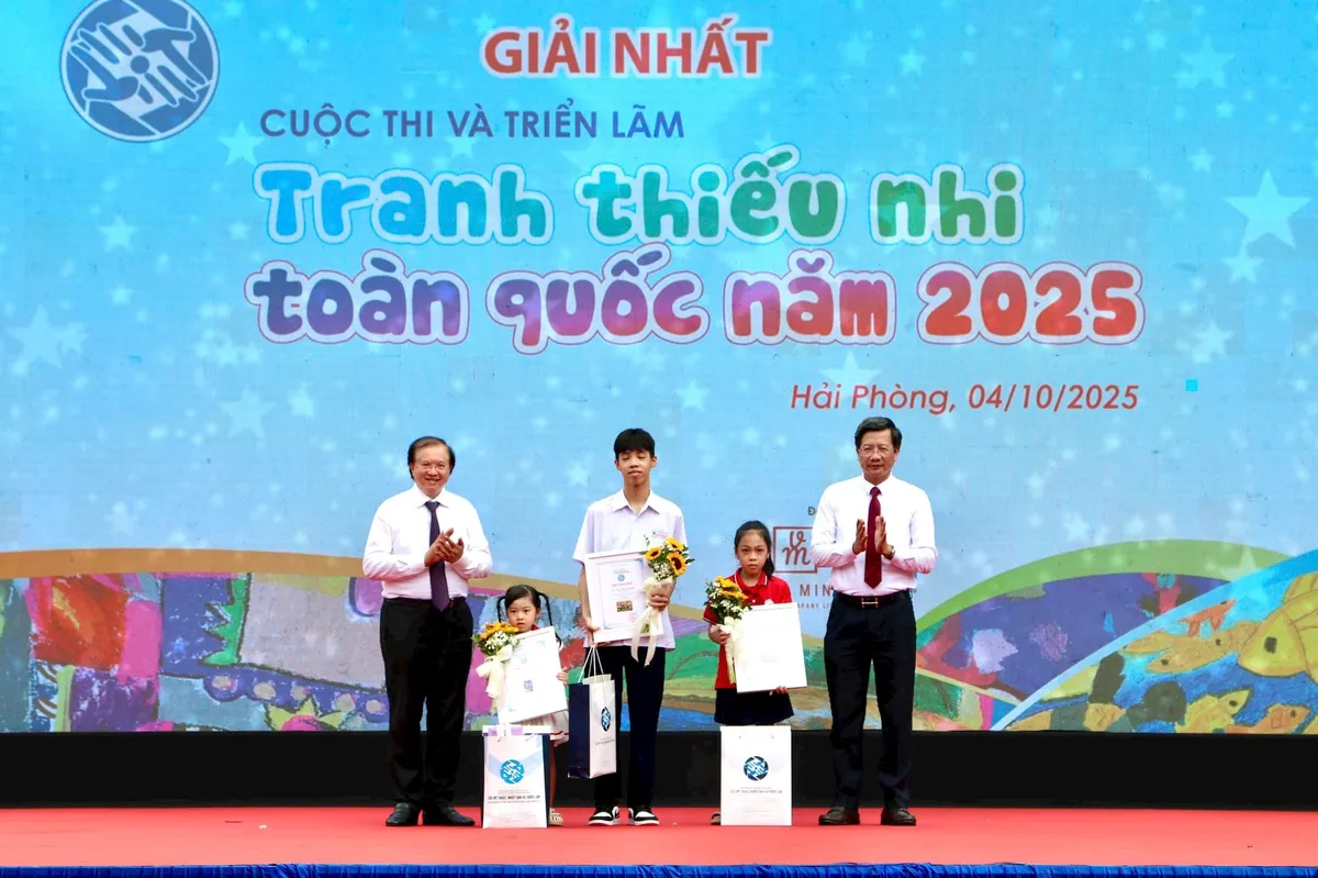 Cuộc thi và Triển lãm tranh thiếu nhi toàn quốc 2025 trao 44 giải thưởng  - Ảnh 2.