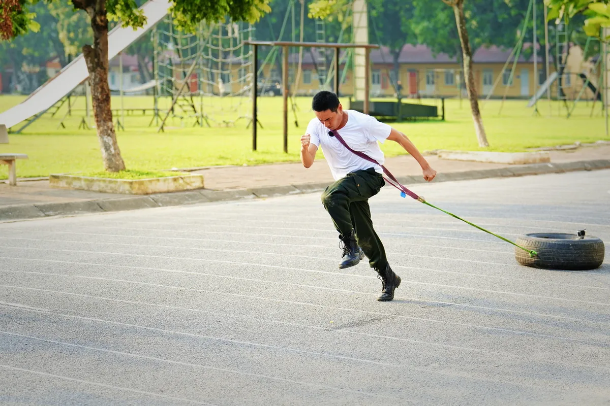 Chiến sĩ quả cảm - Tập 11: Tái hiện cuộc giải cứu con tin từ hang ổ tội phạm buôn người - Ảnh 6.