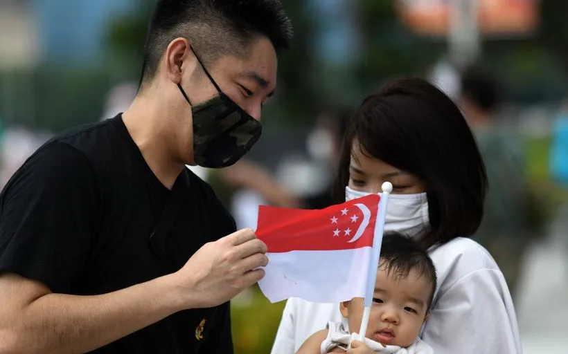 Người dân Singapore. (Ảnh: AFP/ TTXVN) Người dân Singapore. (Ảnh: AFP/ TTXVN)