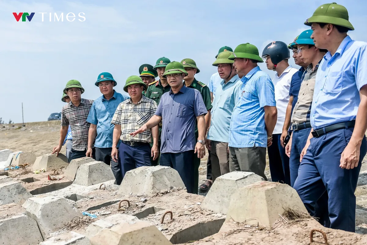 Ninh Bình khẩn trương khắc phục sự cố đê điều trước bão Matmo- Ảnh 3. Ninh Bình khẩn trương khắc phục sự cố đê điều trước bão Matmo- Ảnh 3.
