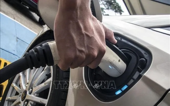 Các hãng ô tô và pin Hàn Quốc điều chỉnh chiến lược sau khi Mỹ chấm dứt trợ cấp xe điện. Ảnh minh họa: AFP/TTXVN Các hãng ô tô và pin Hàn Quốc điều chỉnh chiến lược sau khi Mỹ chấm dứt trợ cấp xe điện. Ảnh minh họa: AFP/TTXVN